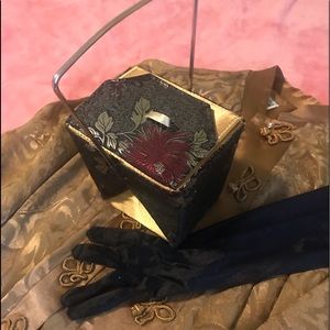 Yang Chinese takeout box style handbag